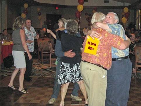 ReunionDinner2008/BillJackHug2.jpg