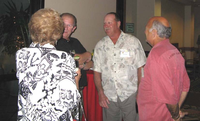 ReunionDinner2008/CandidIMG1248JimBrunFredKingMarshallSteinDennieKing500.jpg