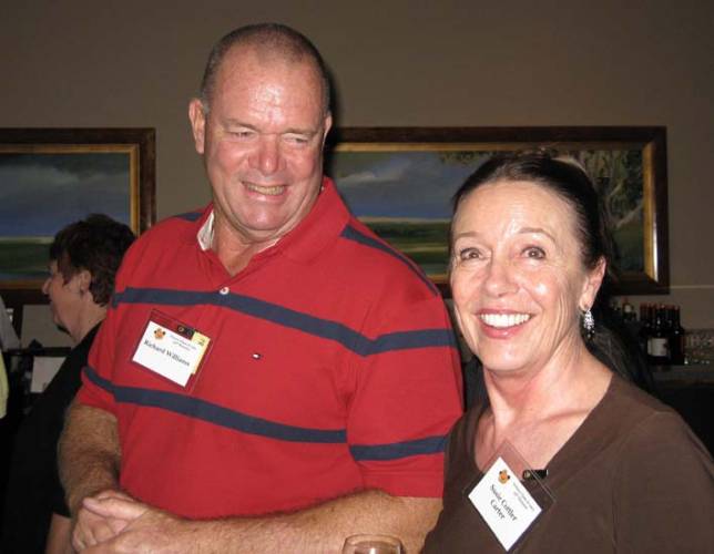 ReunionDinner2008/CandidIMG1251RichardWilliamsSusieCottler500.jpg